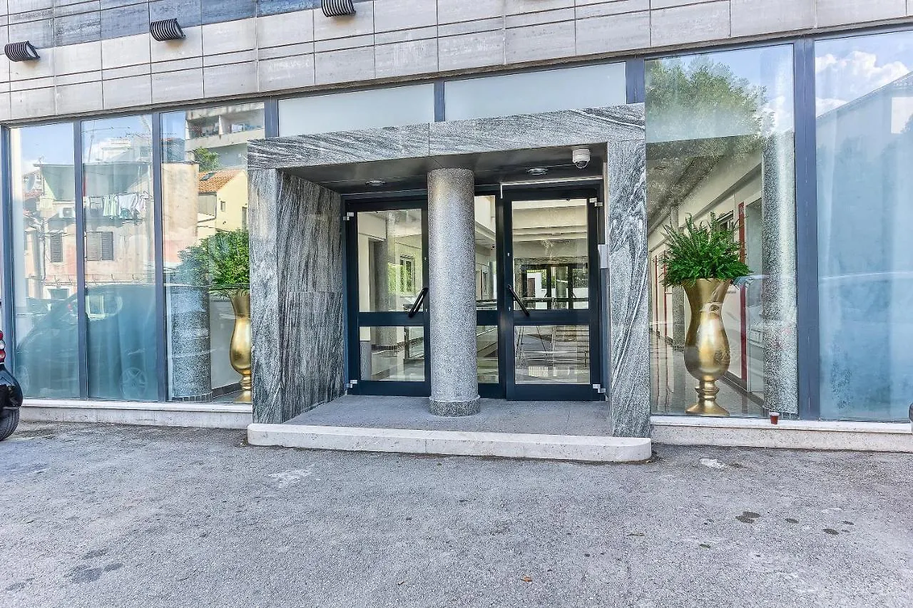 Split Urban Rooms